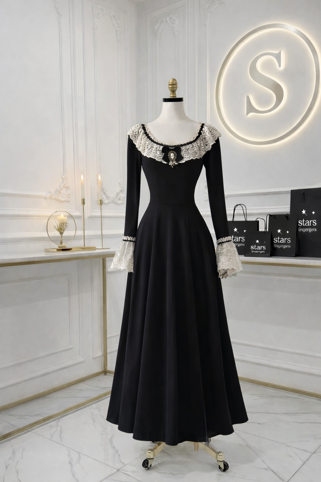 Robe folklorique Longue noire avec des détails en dentelle